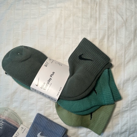 NWT Nike Dri-Fit Ankle Socks - Picture 3 of 5